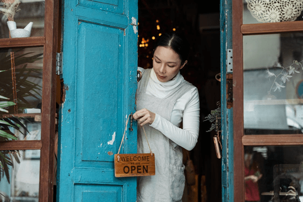 How to Start a Business in Your Community (And Get Traction Early)